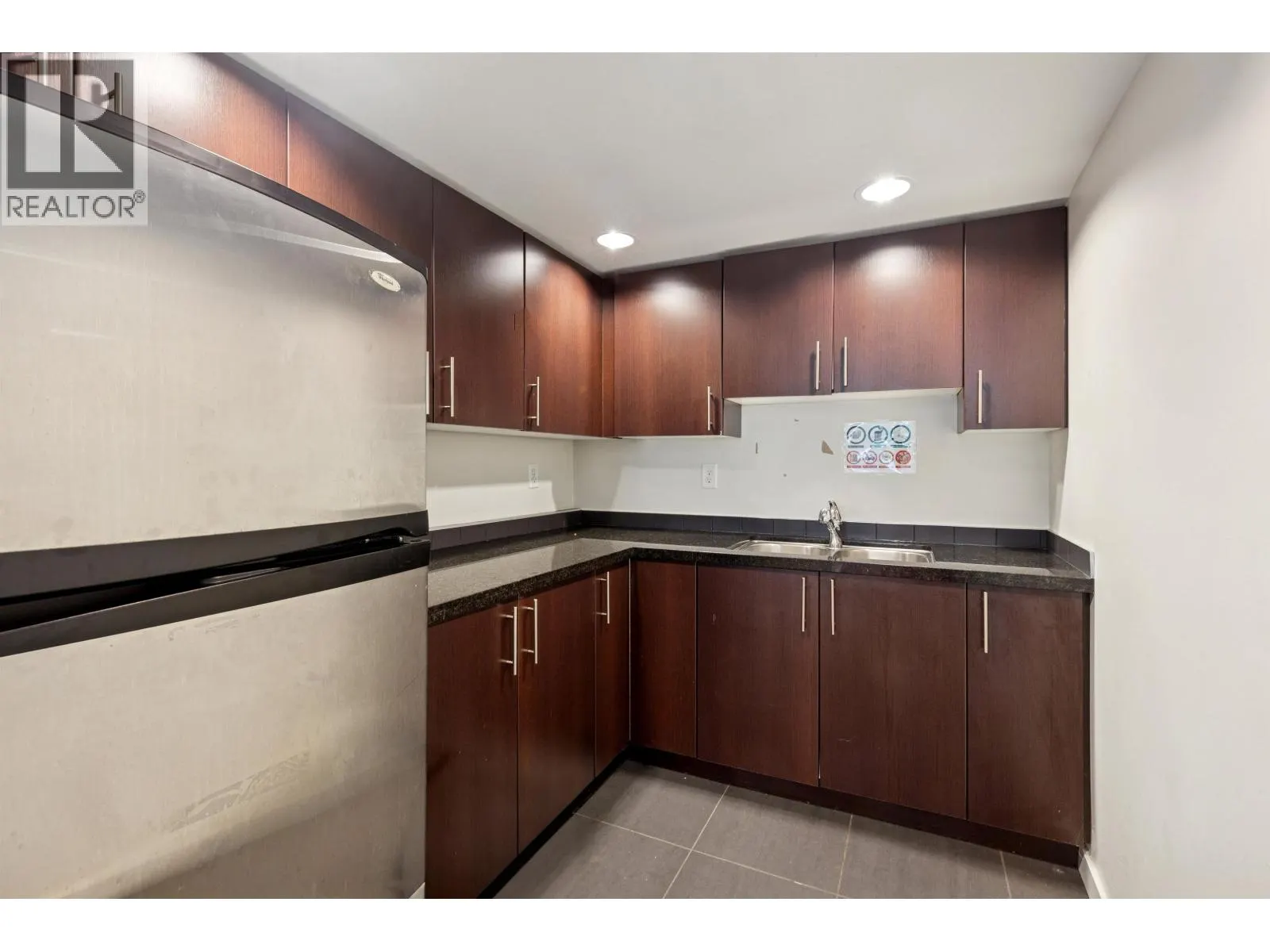 TH4 1288 CHESTERFIELD AVENUE