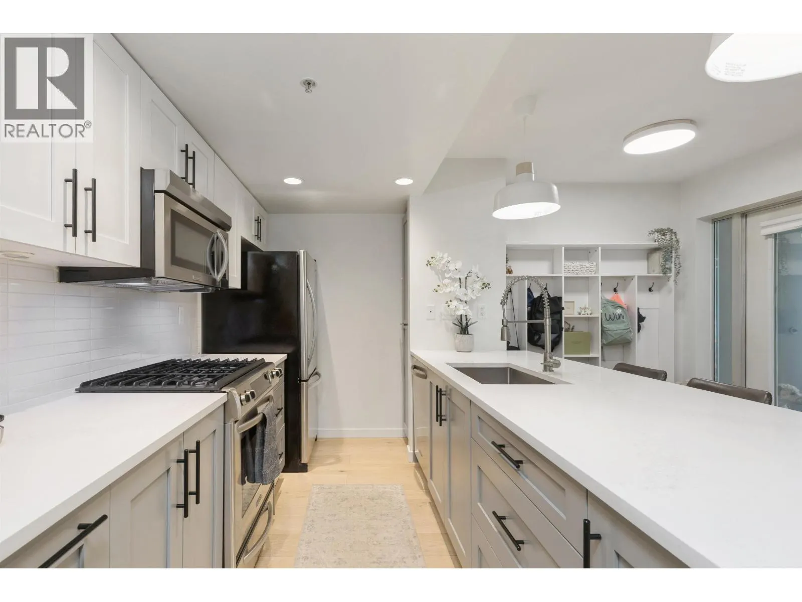 TH4 1288 CHESTERFIELD AVENUE