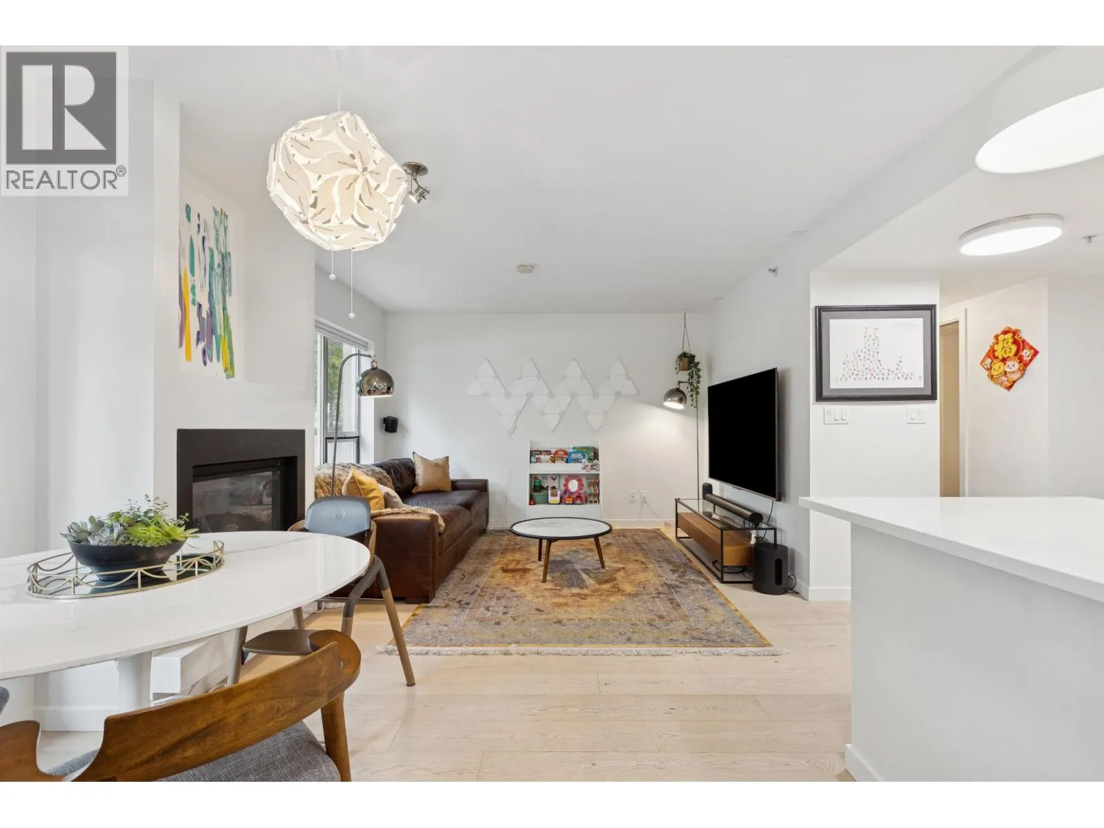 TH4 1288 CHESTERFIELD AVENUE