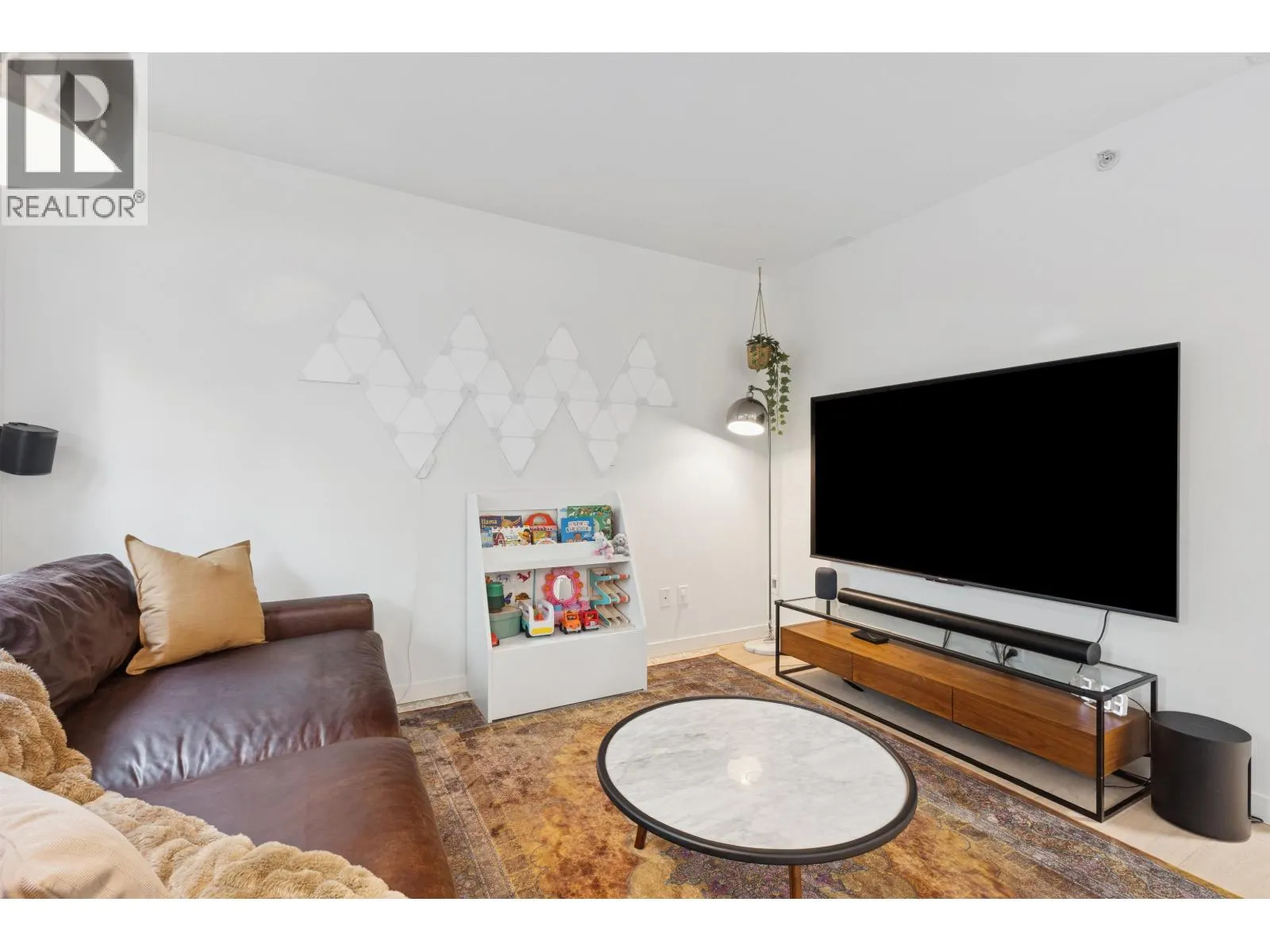 TH4 1288 CHESTERFIELD AVENUE