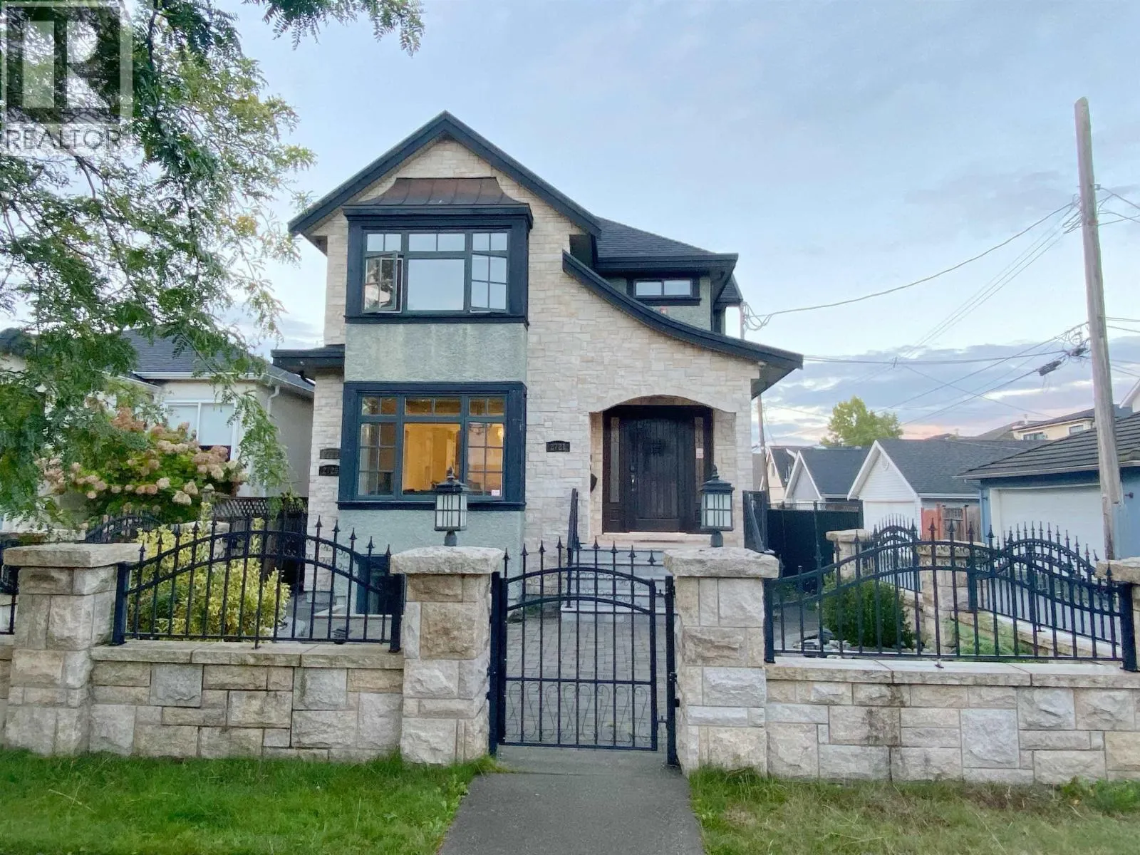 2721 W 21 AVENUE