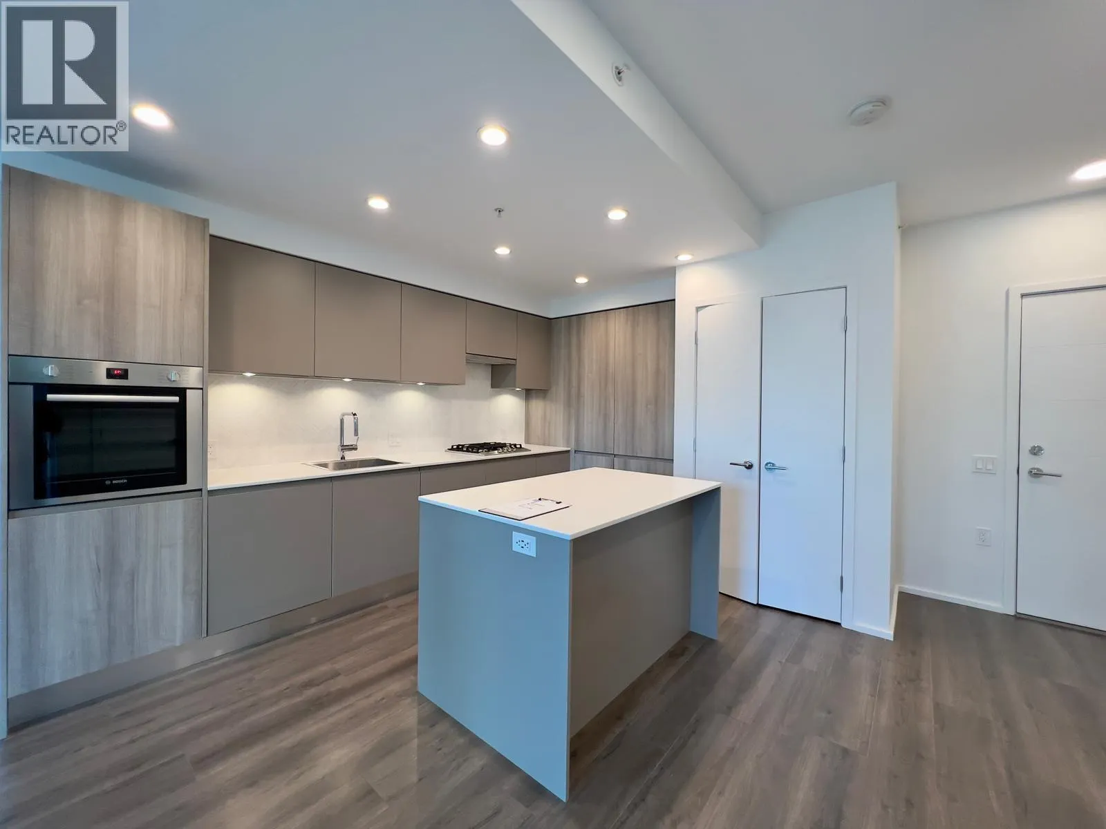 304 3809 EVERGREEN PLACE
