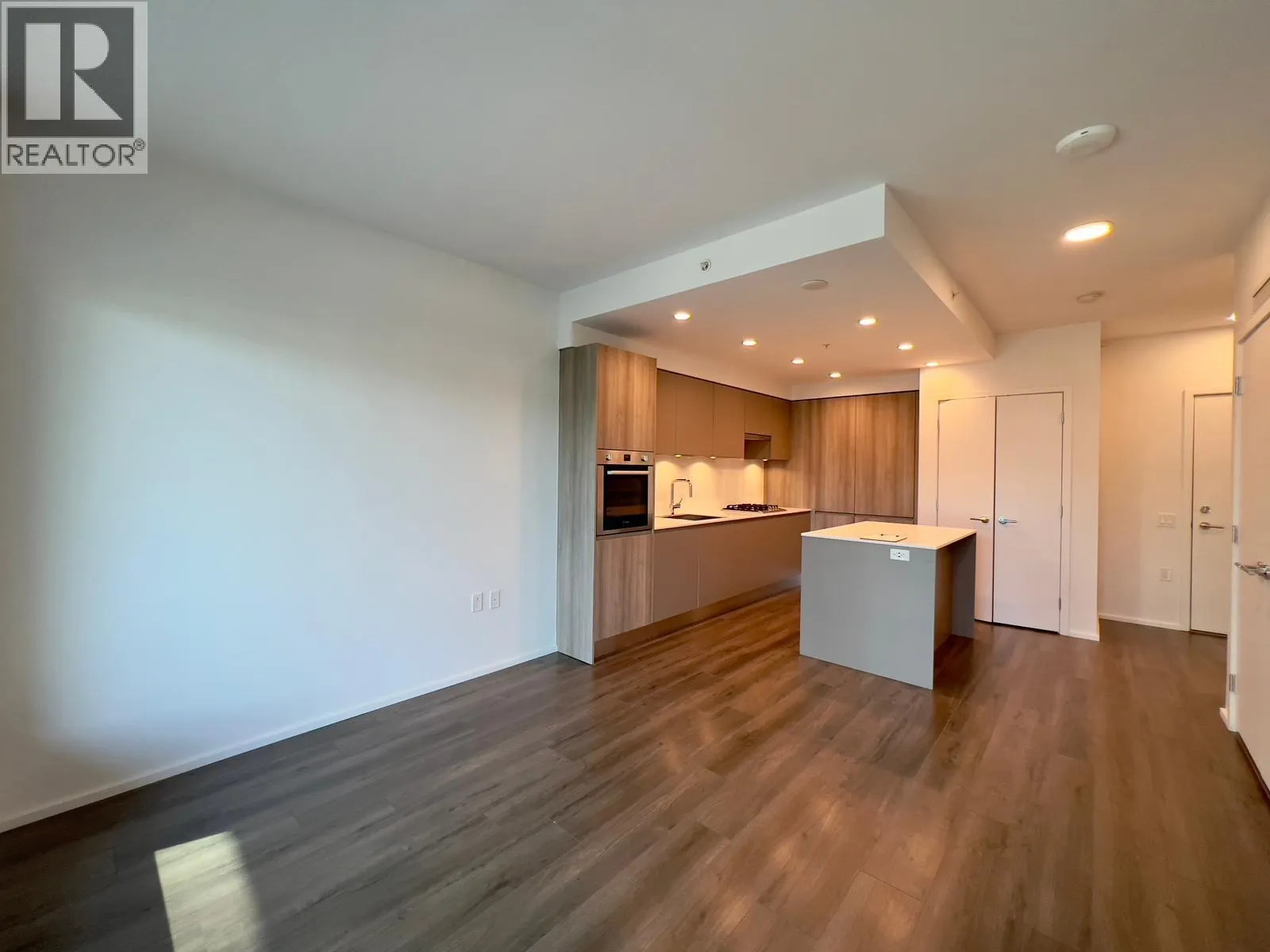 304 3809 EVERGREEN PLACE