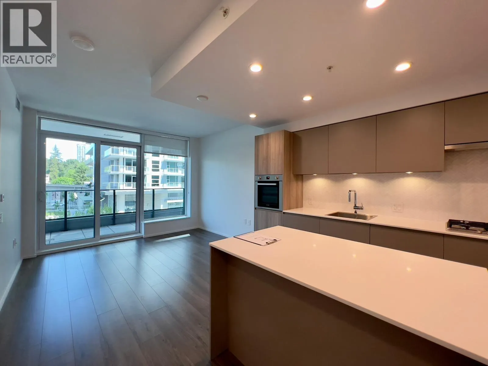 304 3809 EVERGREEN PLACE
