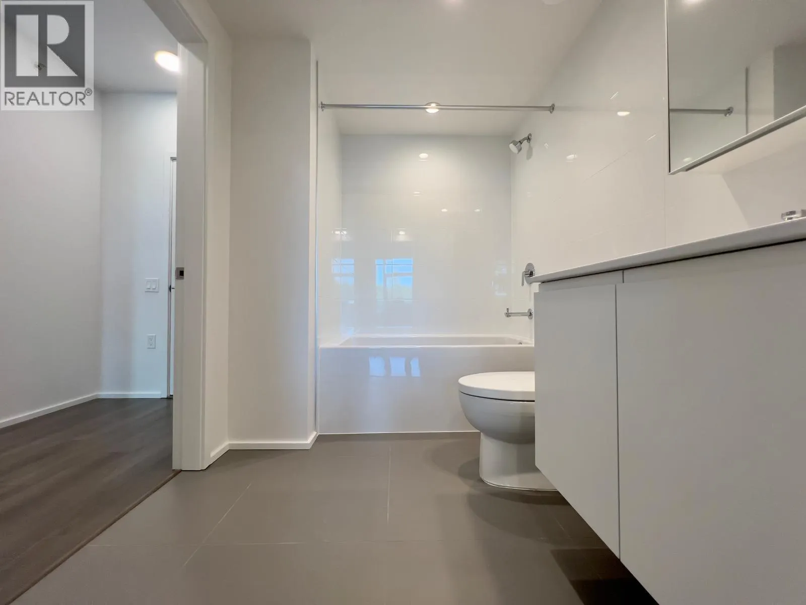 304 3809 EVERGREEN PLACE