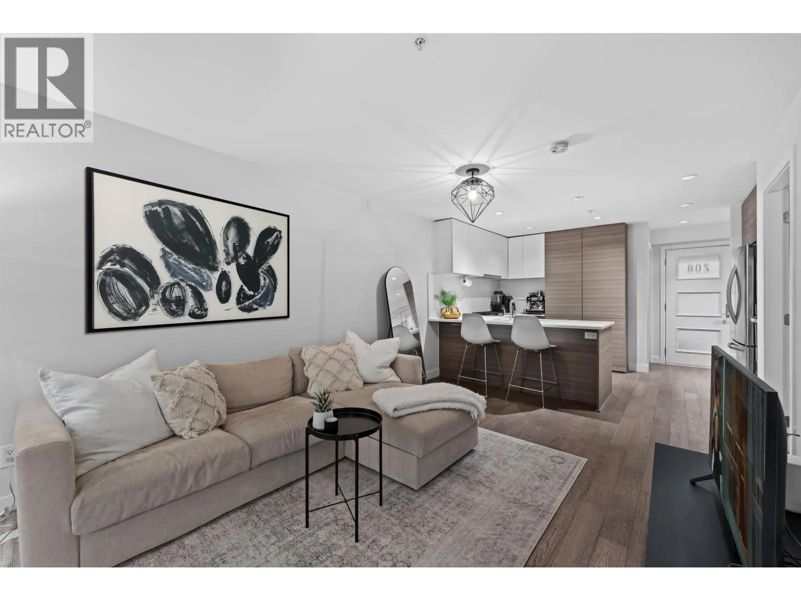 208 3456 COMMERCIAL STREET