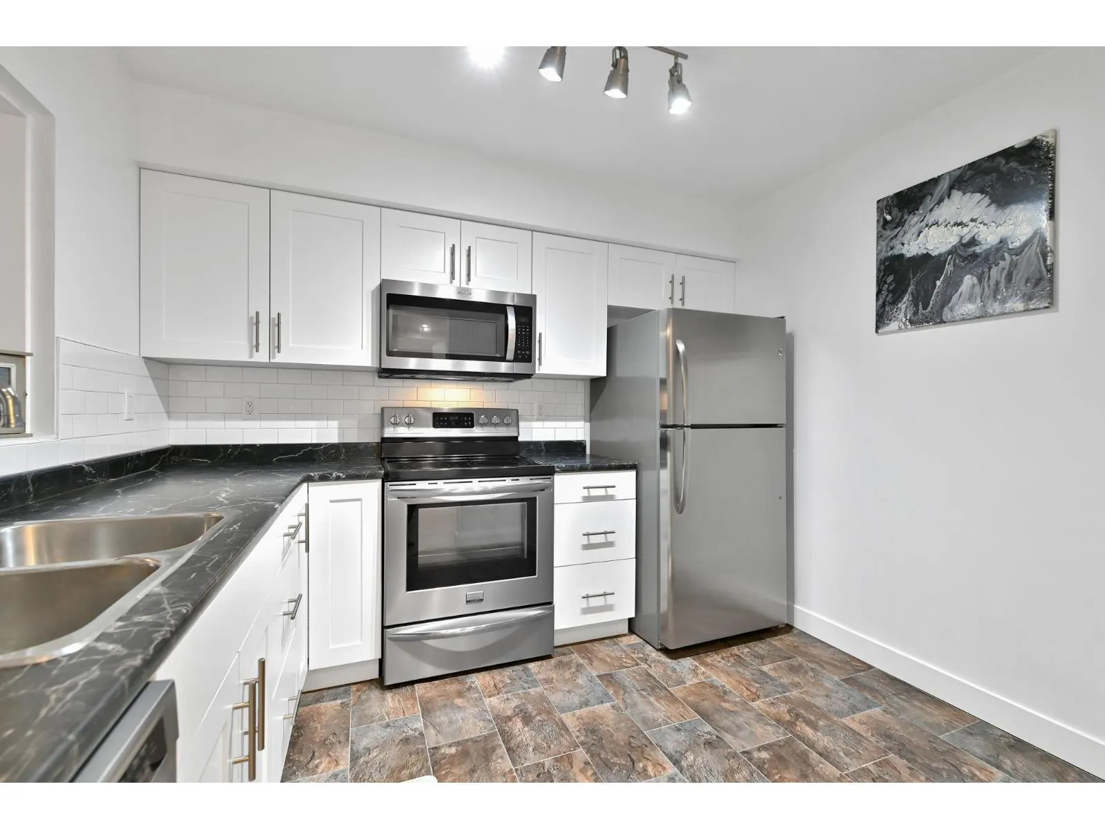 203 33165 2 AVENUE