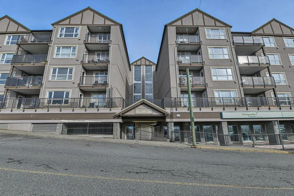 203 33165 2 AVENUE