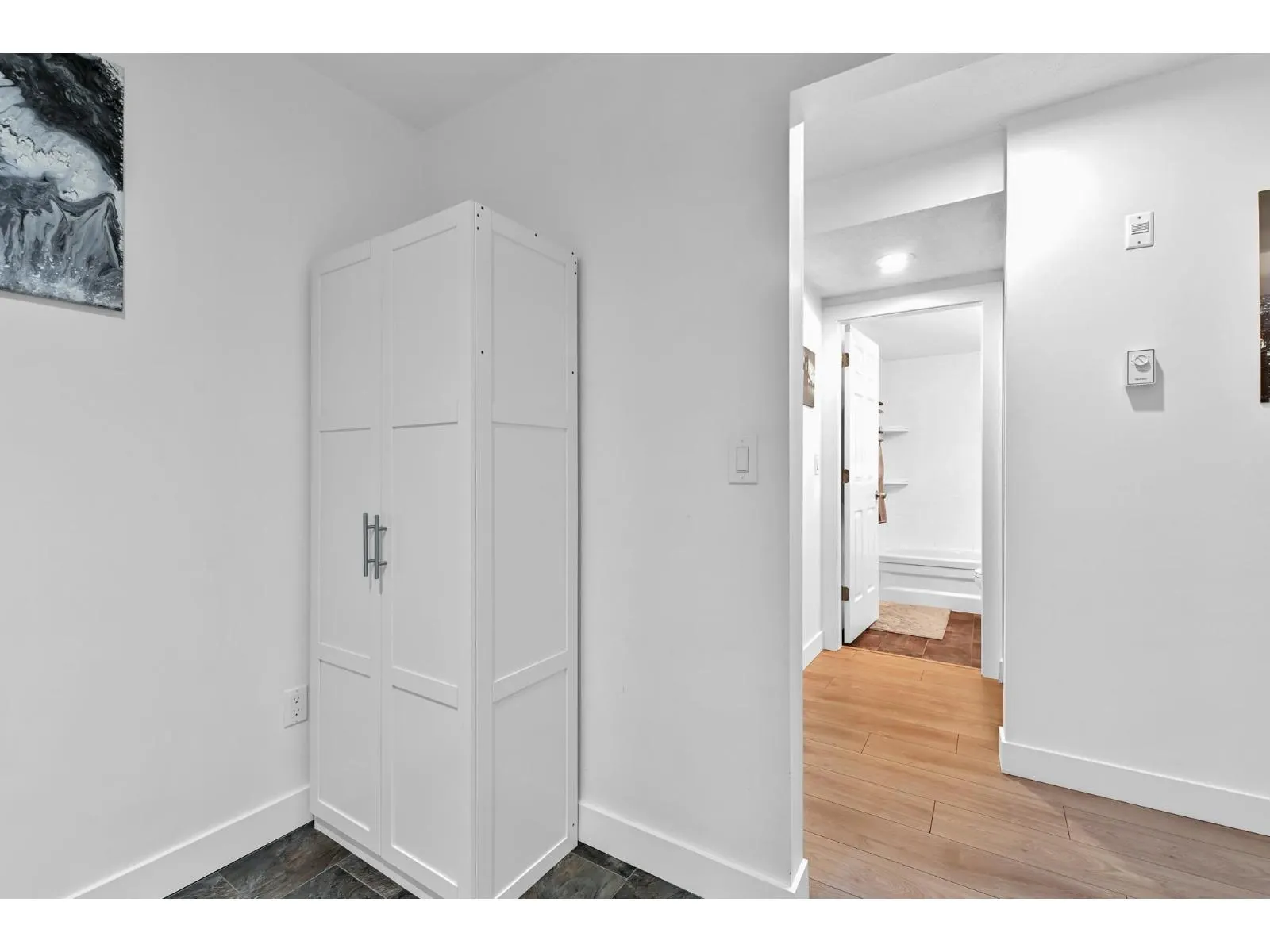 203 33165 2 AVENUE