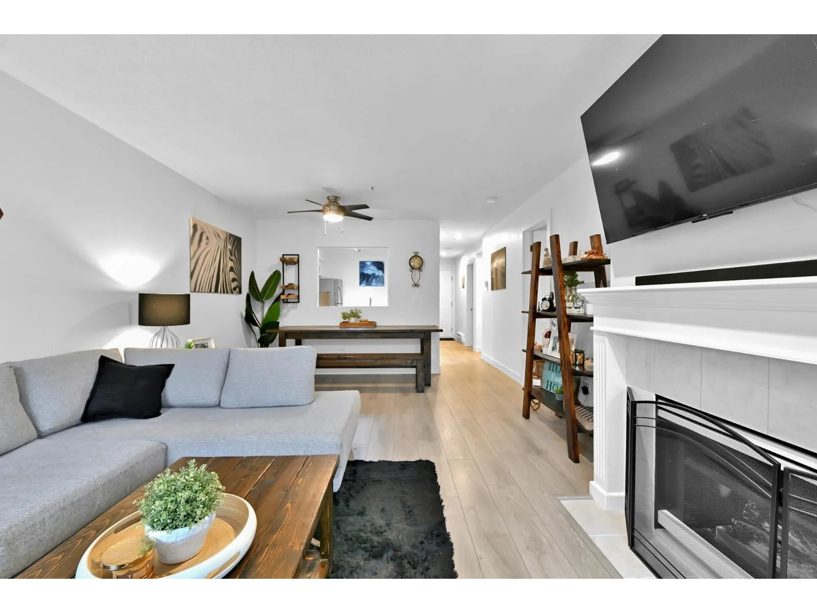 203 33165 2 AVENUE