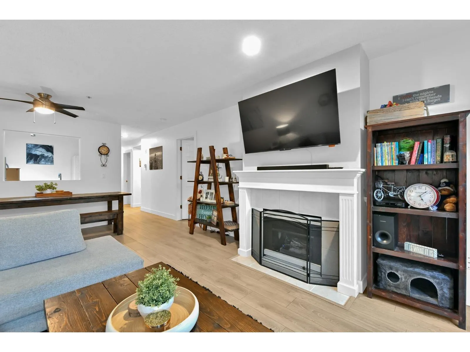 203 33165 2 AVENUE