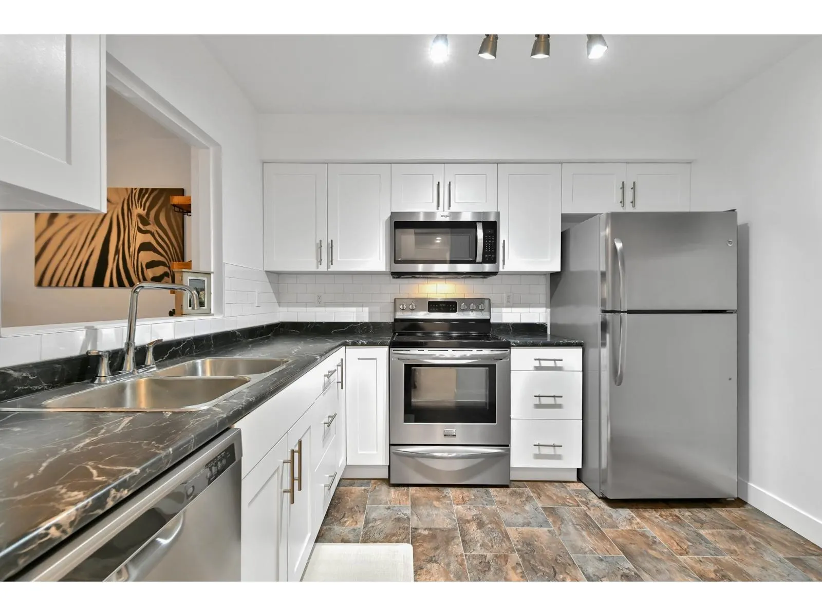 203 33165 2 AVENUE