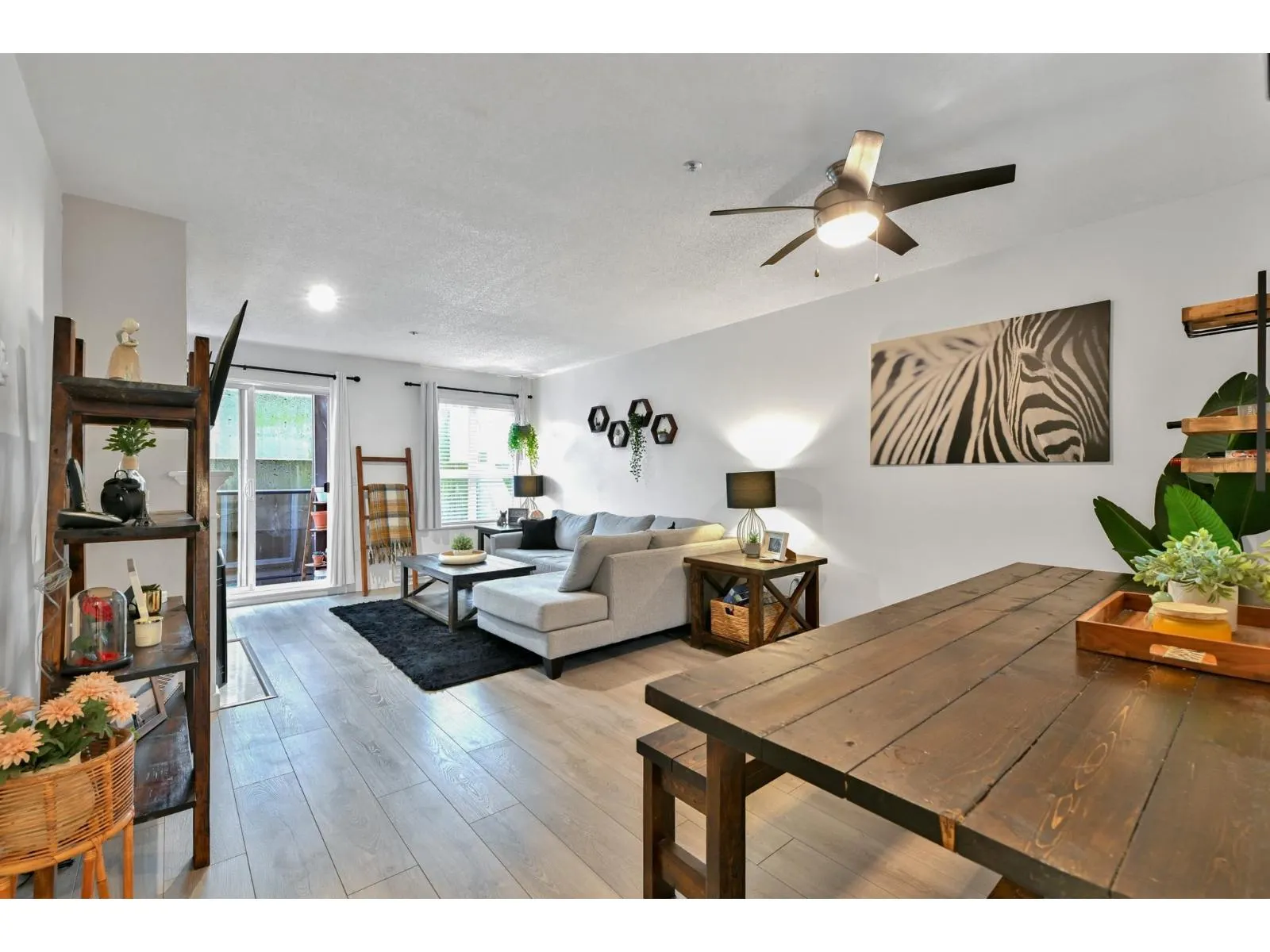 203 33165 2 AVENUE