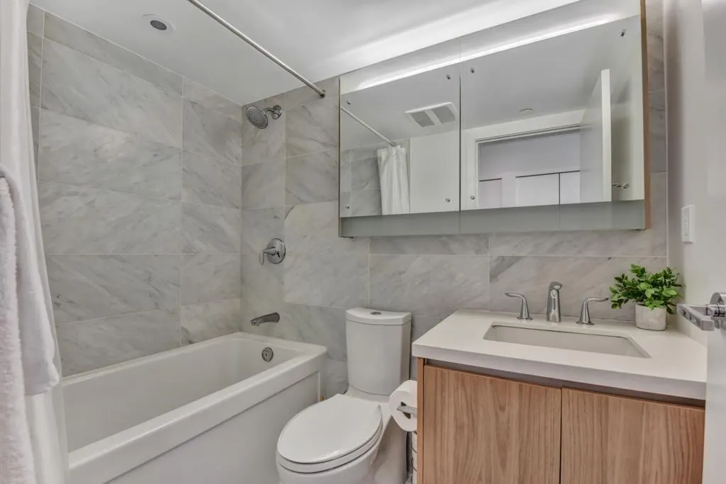 2809 13750 100 AVENUE