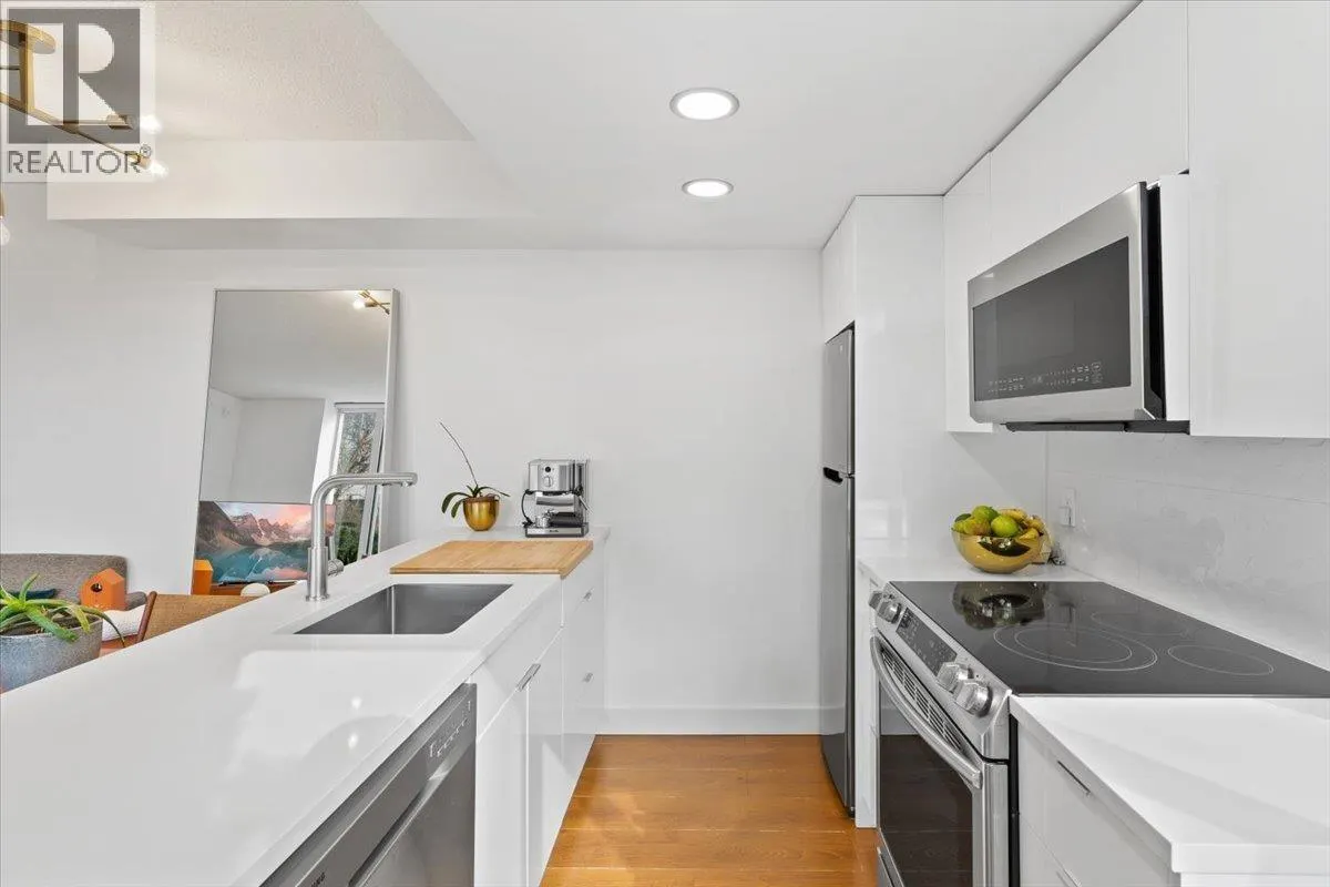 37 KEEFER PLACE