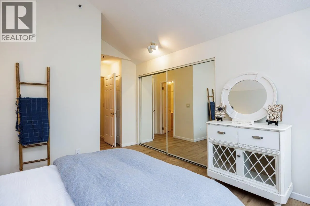 17 2150 MARINE DRIVE