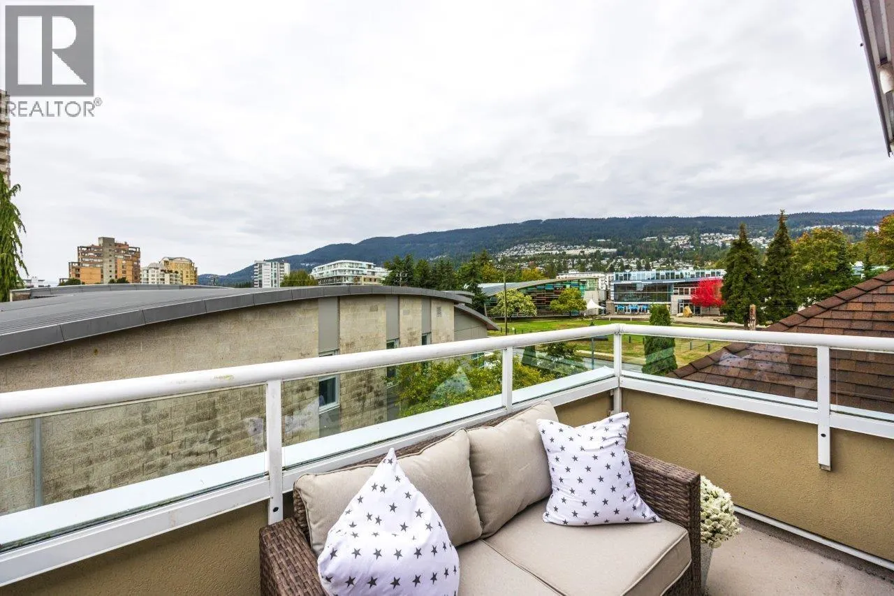 17 2150 MARINE DRIVE