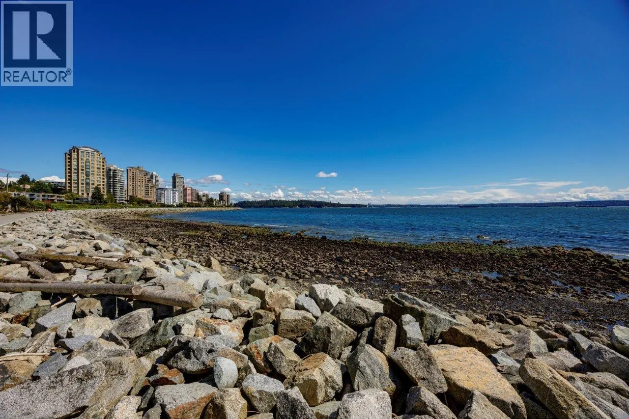 17 2150 MARINE DRIVE