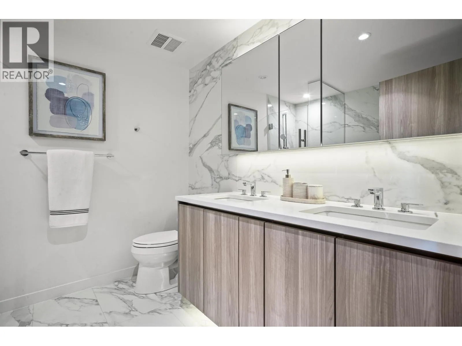 416 8611 HAZELBRIDGE WAY