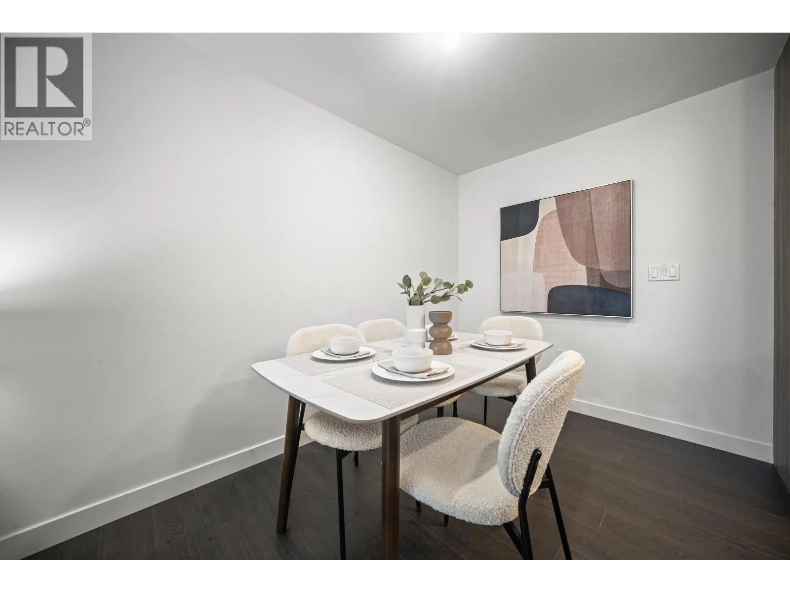416 8611 HAZELBRIDGE WAY