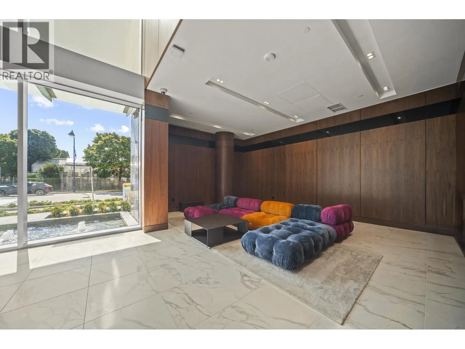 416 8611 HAZELBRIDGE WAY