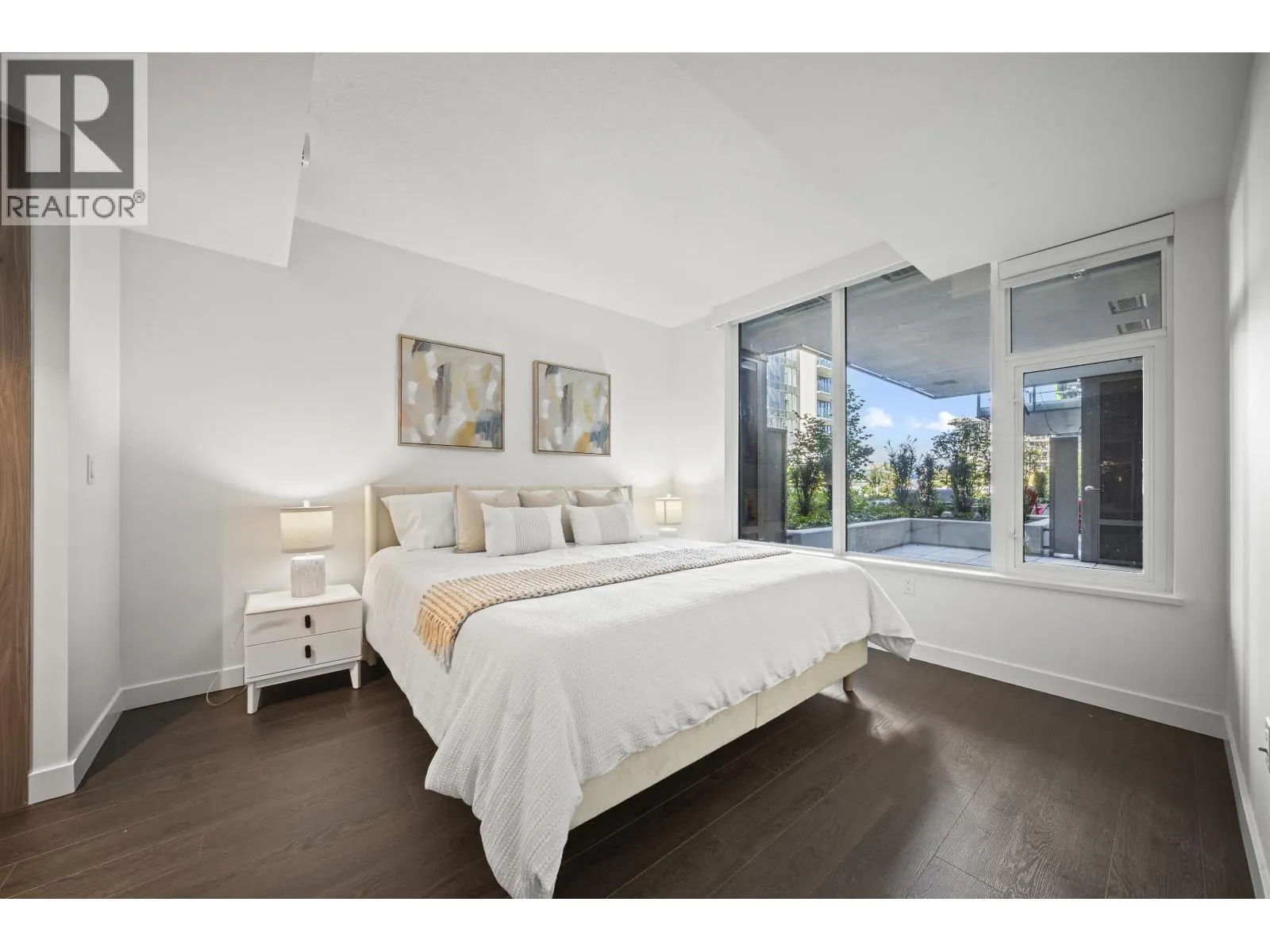 416 8611 HAZELBRIDGE WAY