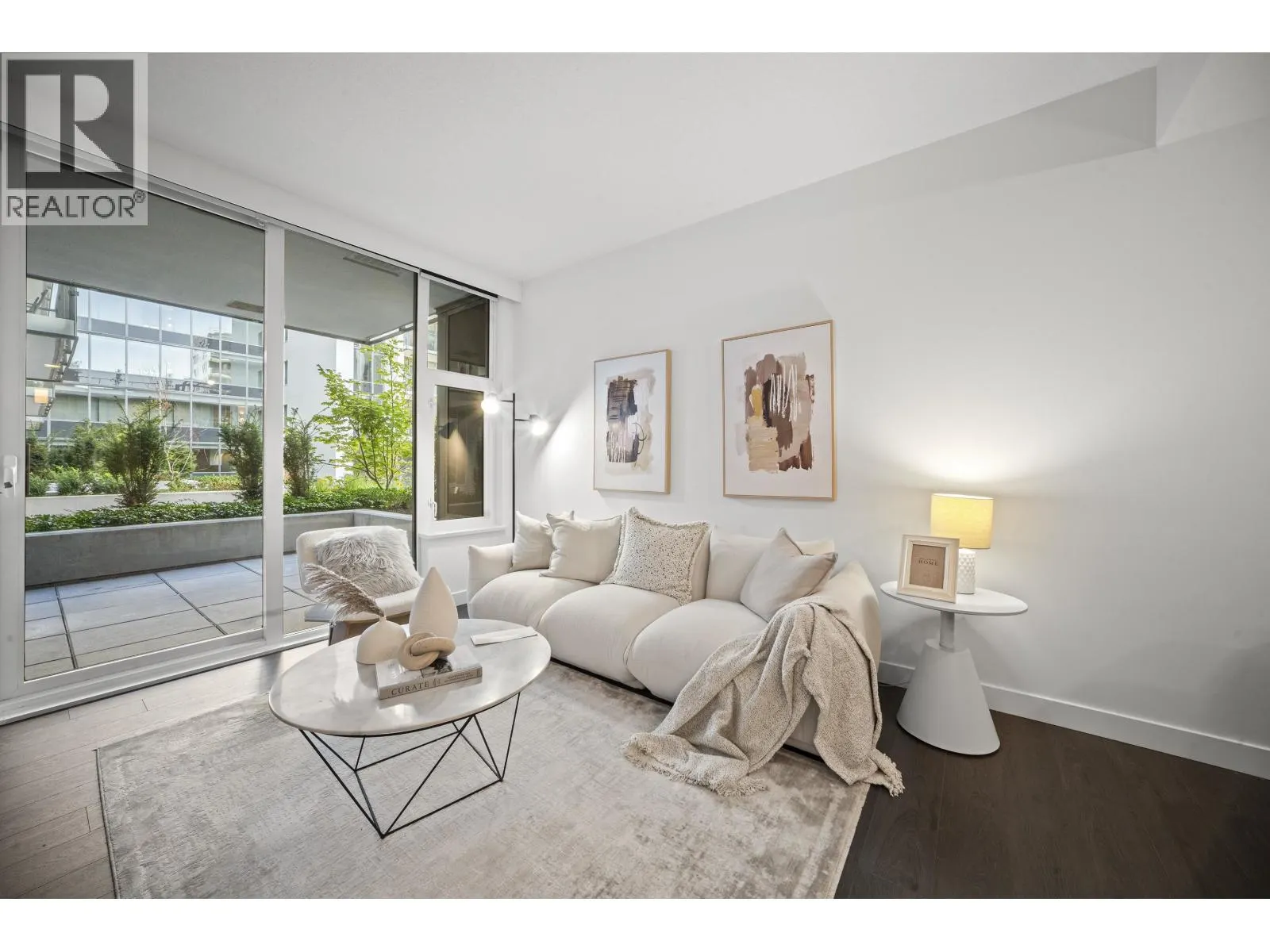 416 8611 HAZELBRIDGE WAY