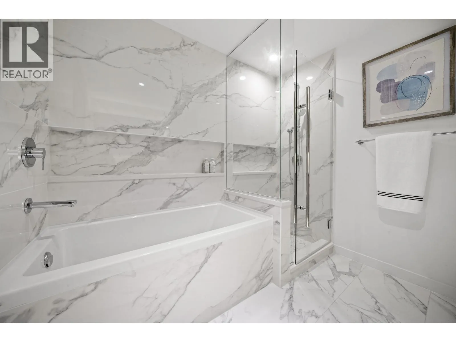 416 8611 HAZELBRIDGE WAY