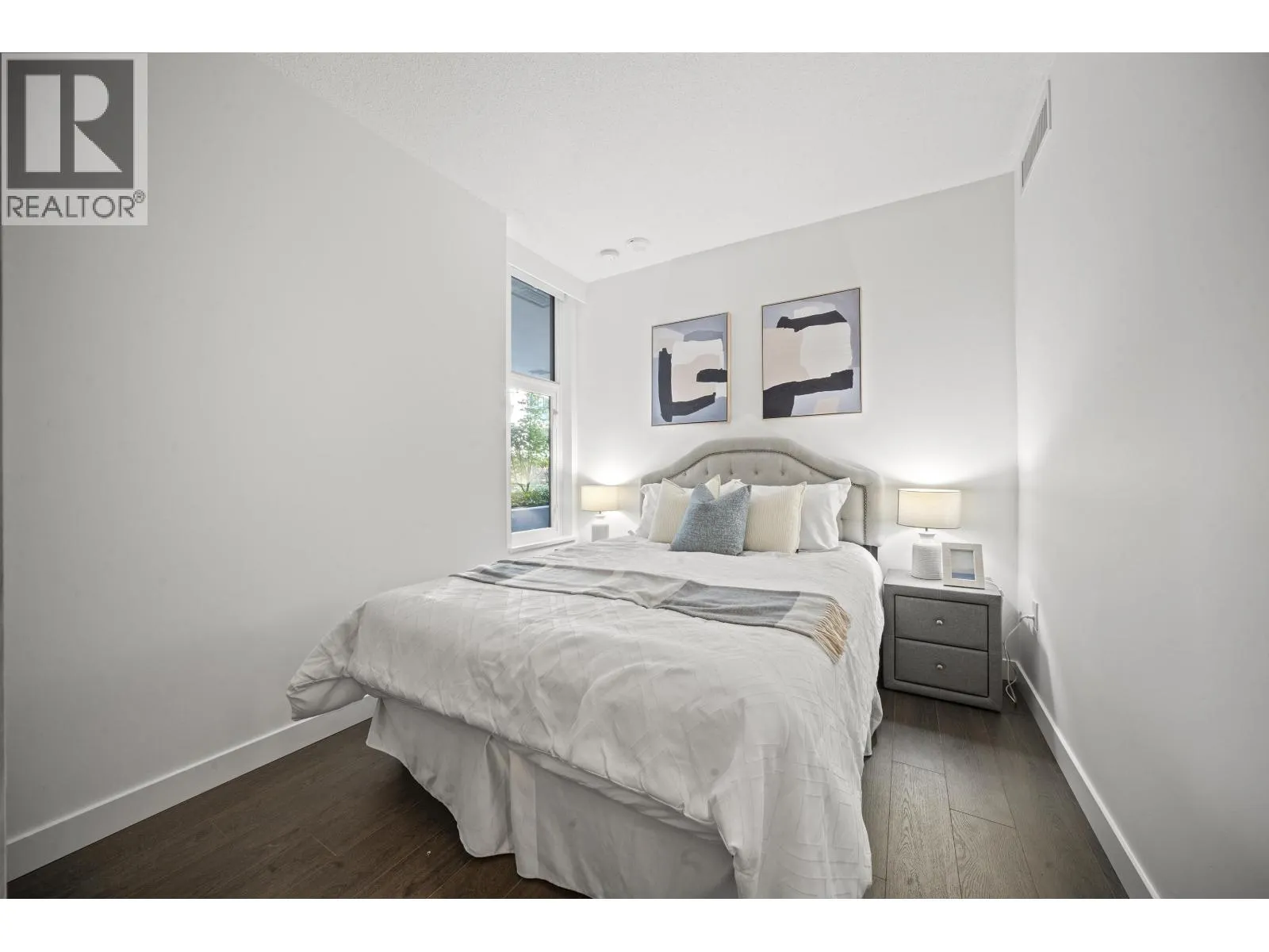 416 8611 HAZELBRIDGE WAY