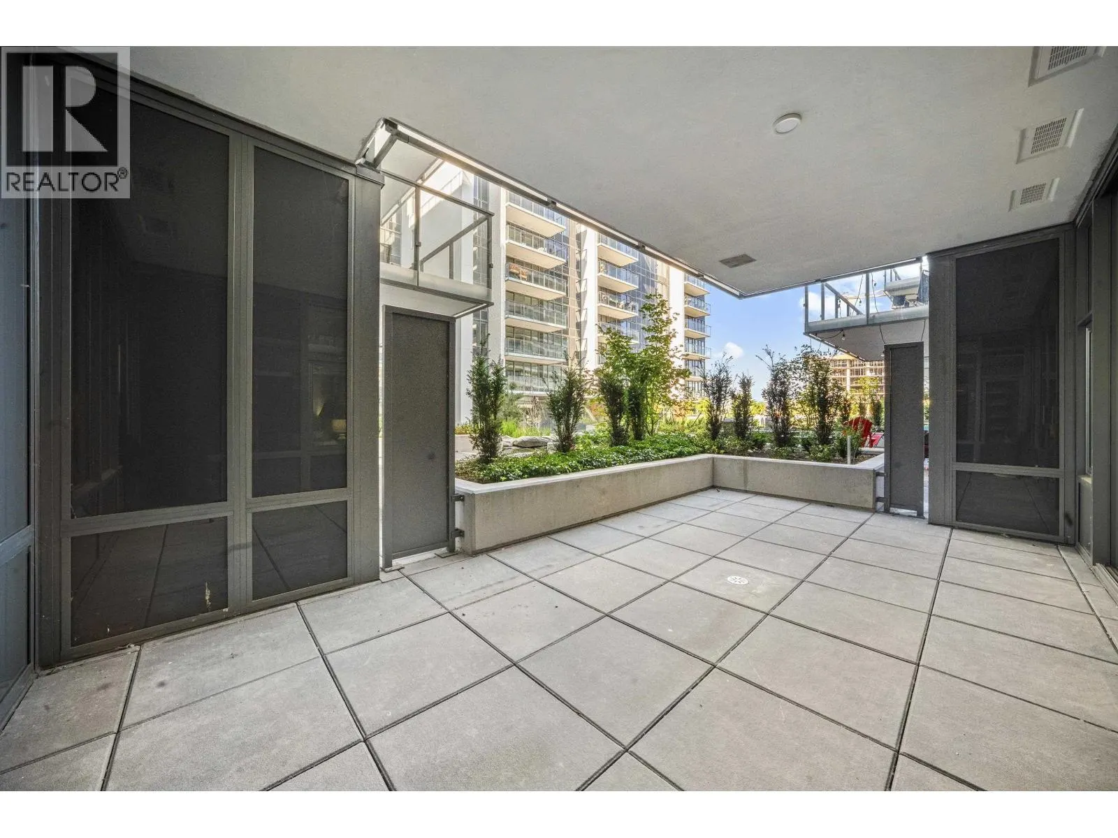 416 8611 HAZELBRIDGE WAY