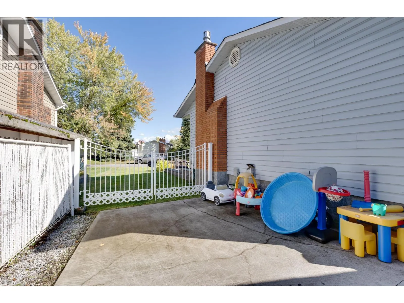 1051 NELSON CRESCENT