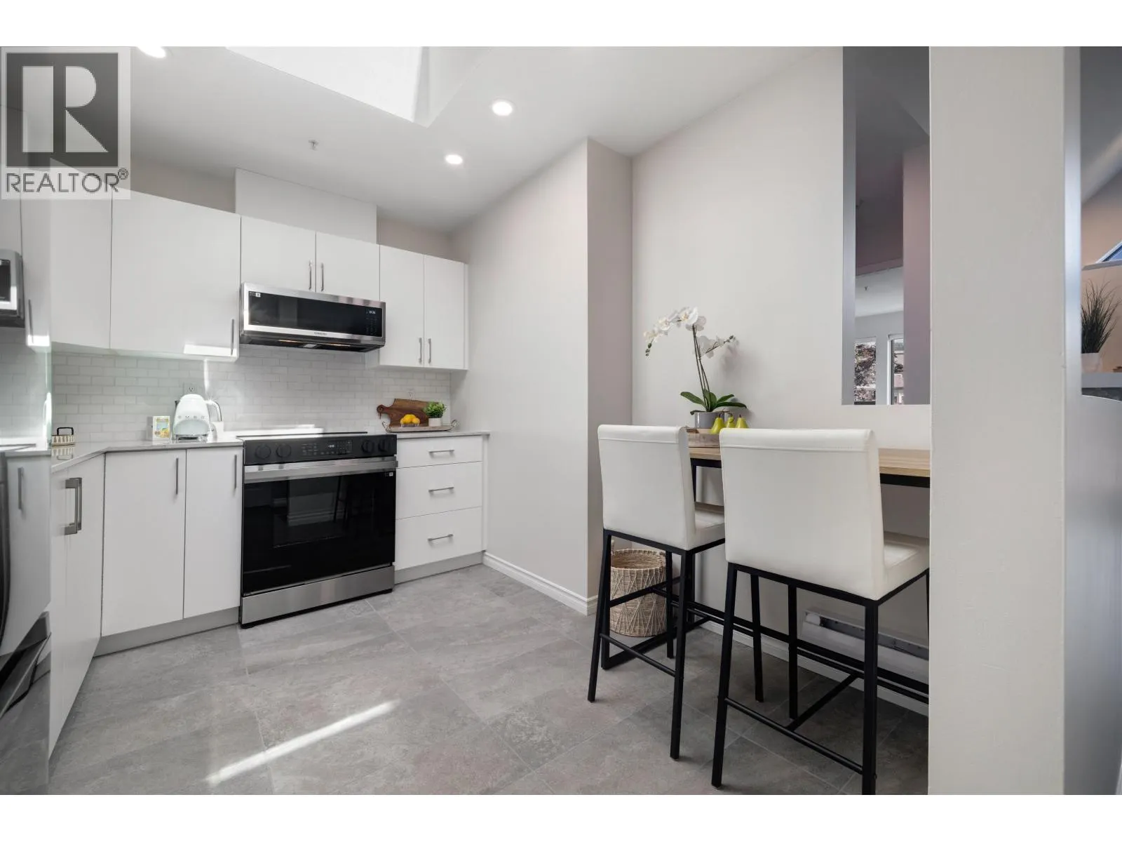 PH 413 175 E 10TH STREET