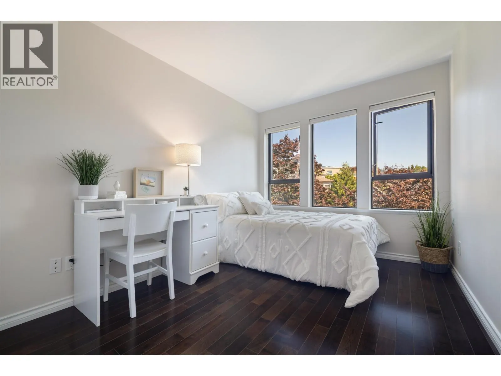 PH 413 175 E 10TH STREET