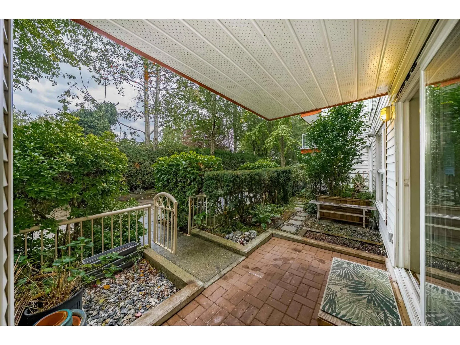 D102 9838 WHALLEY BOULEVARD