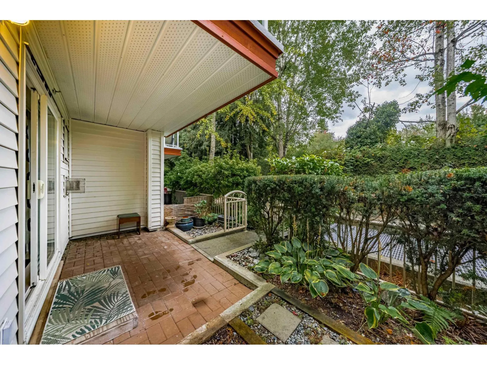D102 9838 WHALLEY BOULEVARD