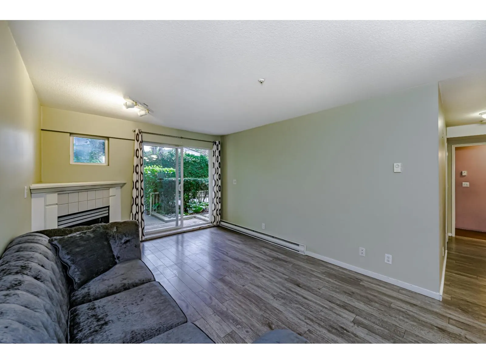 D102 9838 WHALLEY BOULEVARD