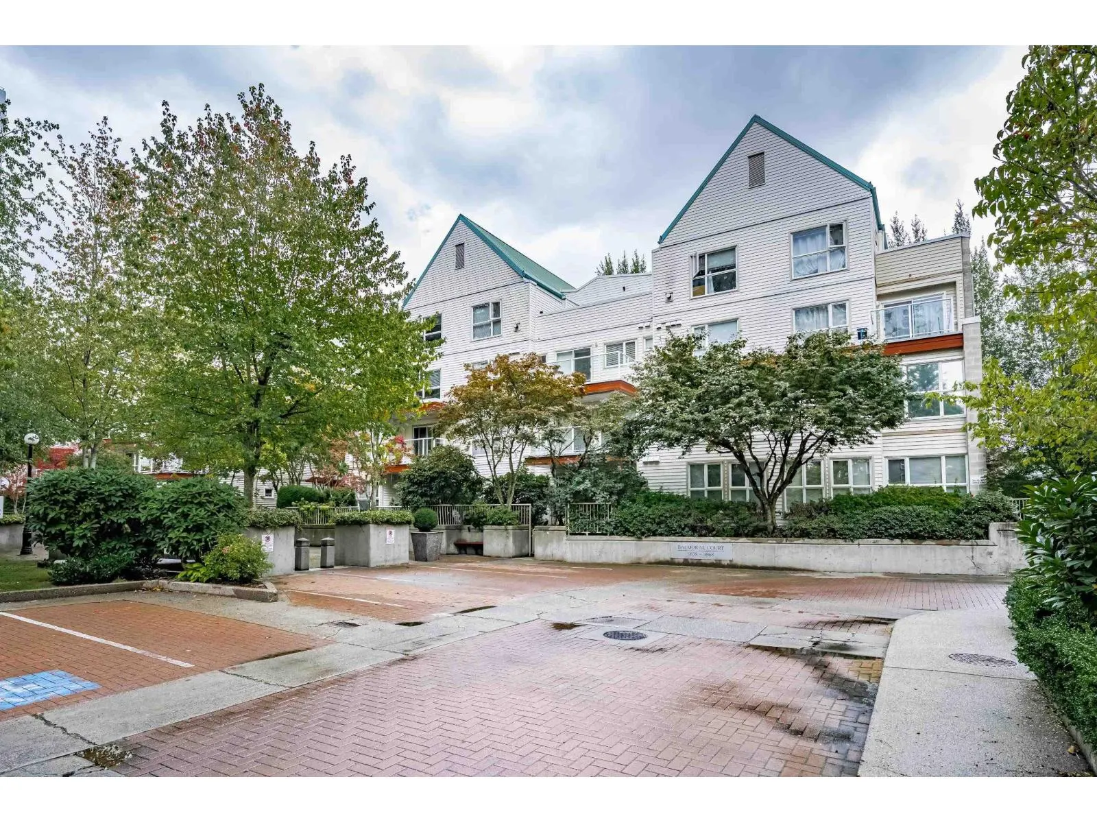 D102 9838 WHALLEY BOULEVARD