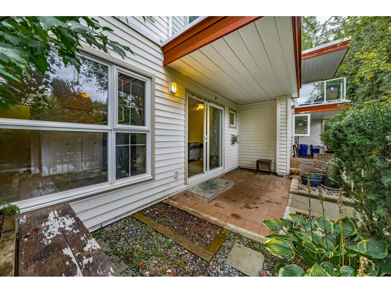 D102 9838 WHALLEY BOULEVARD
