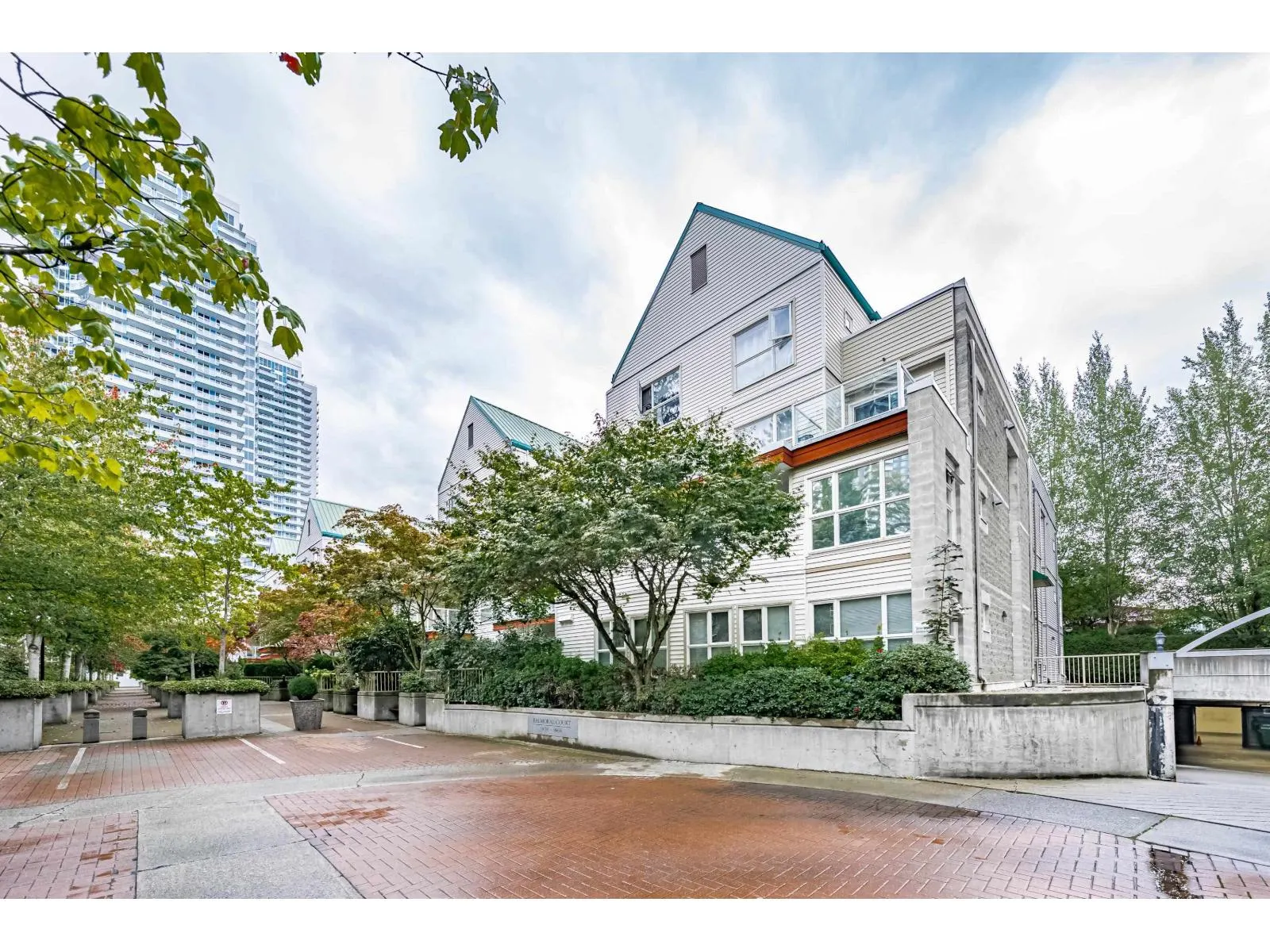 D102 9838 WHALLEY BOULEVARD