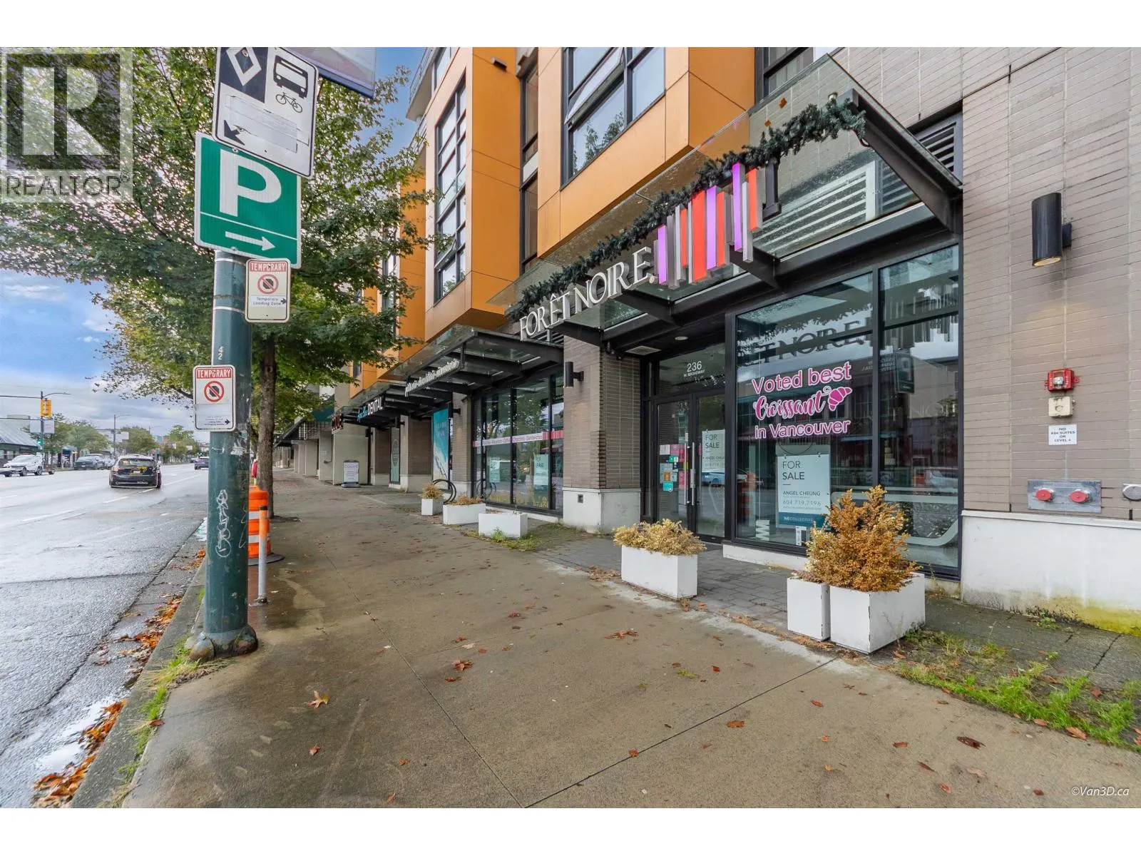 3xx 238 W BROADWAY
