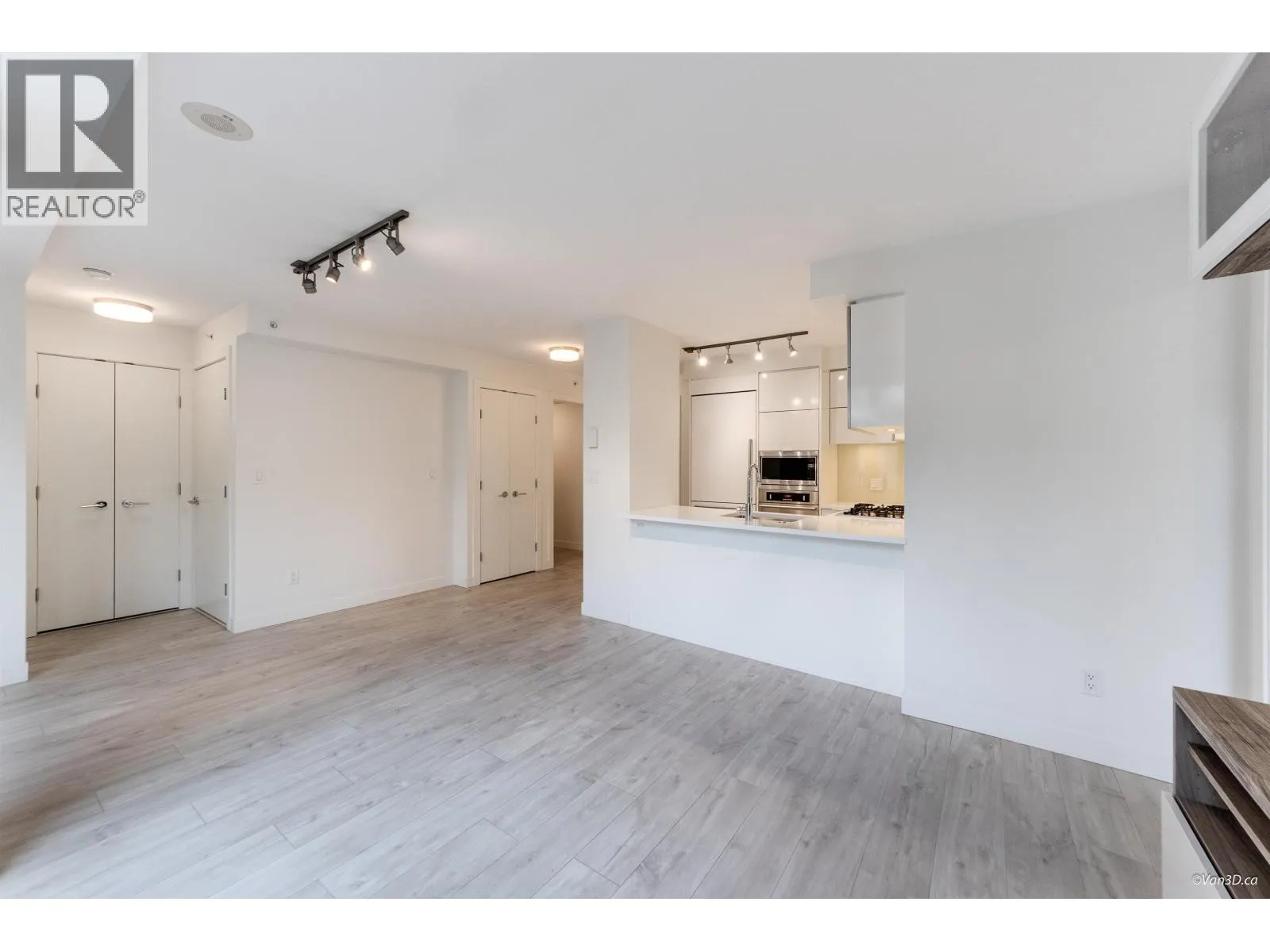 3xx 238 W BROADWAY
