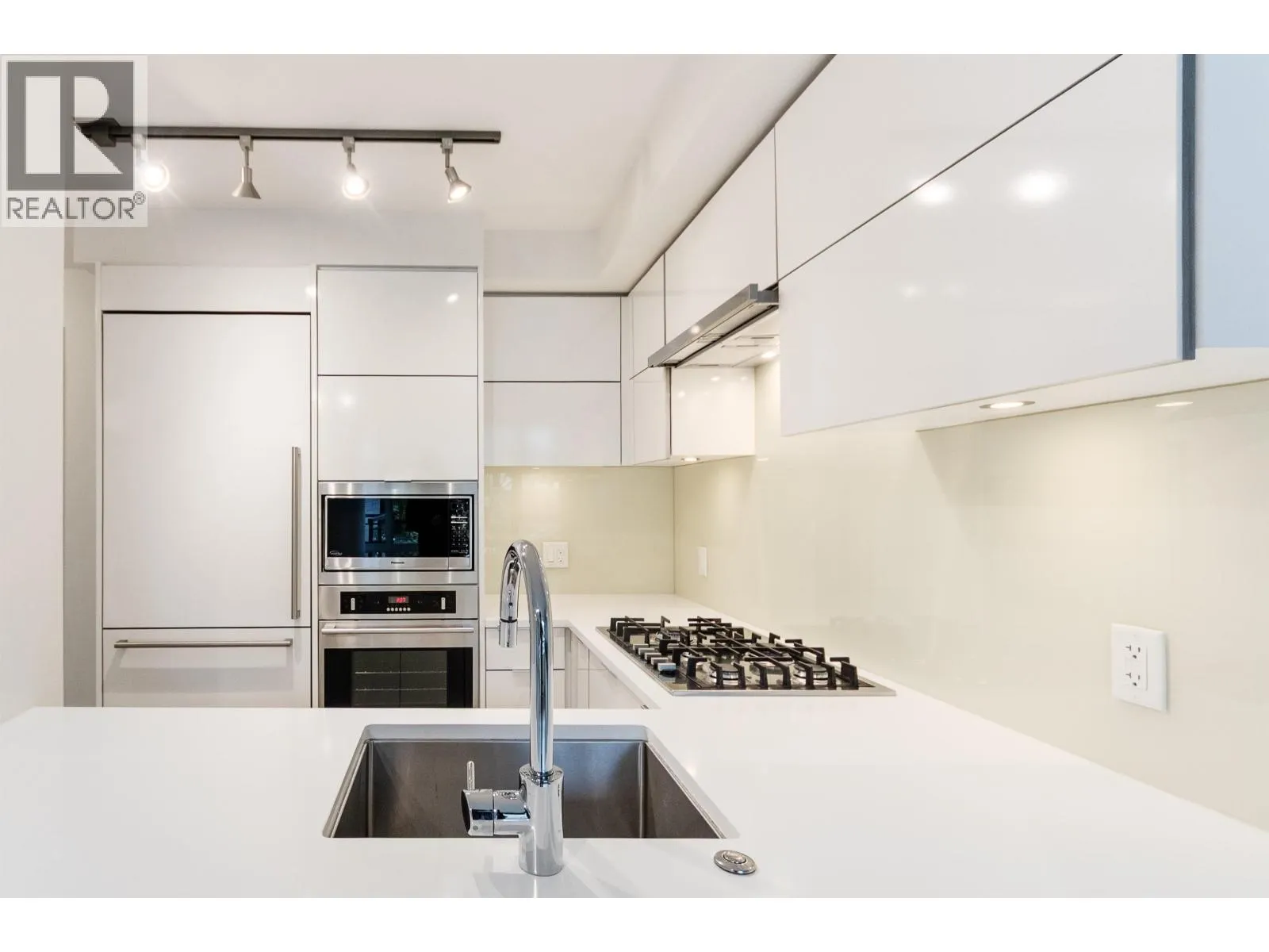 3xx 238 W BROADWAY