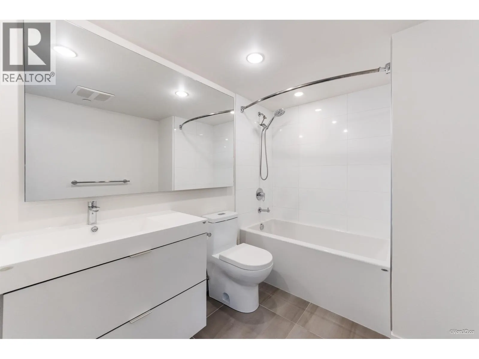 3xx 238 W BROADWAY