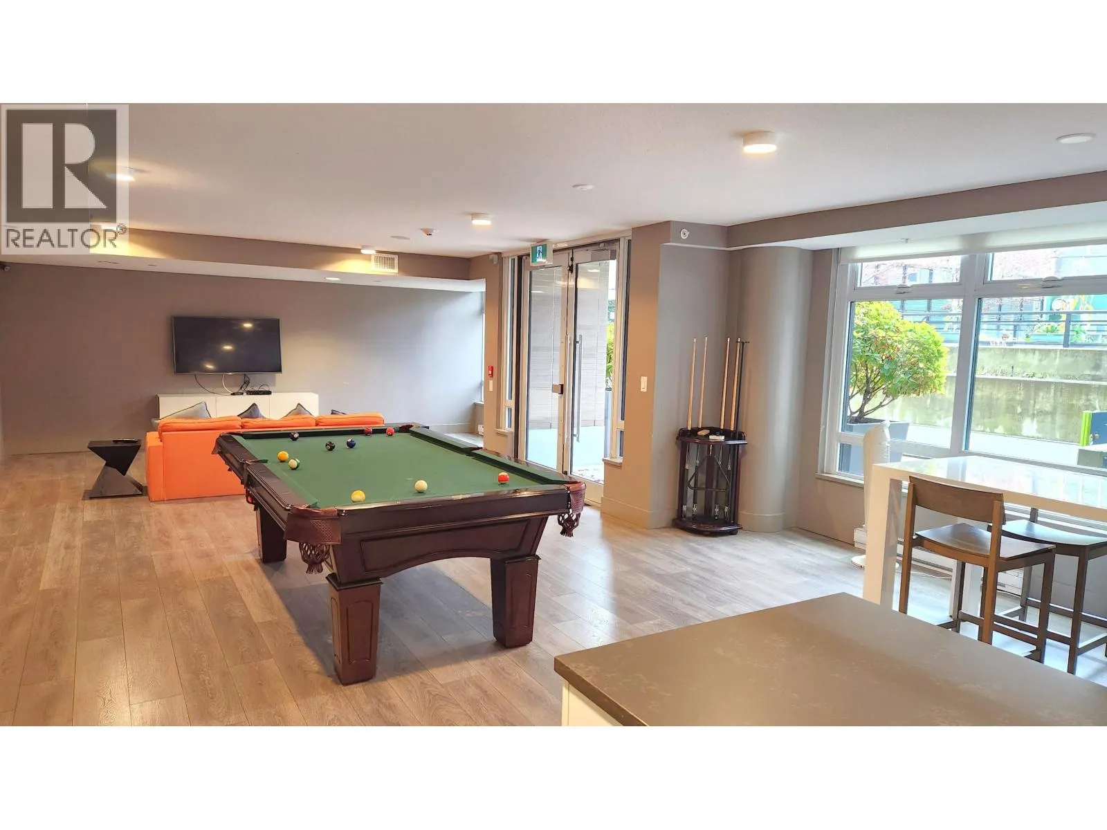 3xx 238 W BROADWAY