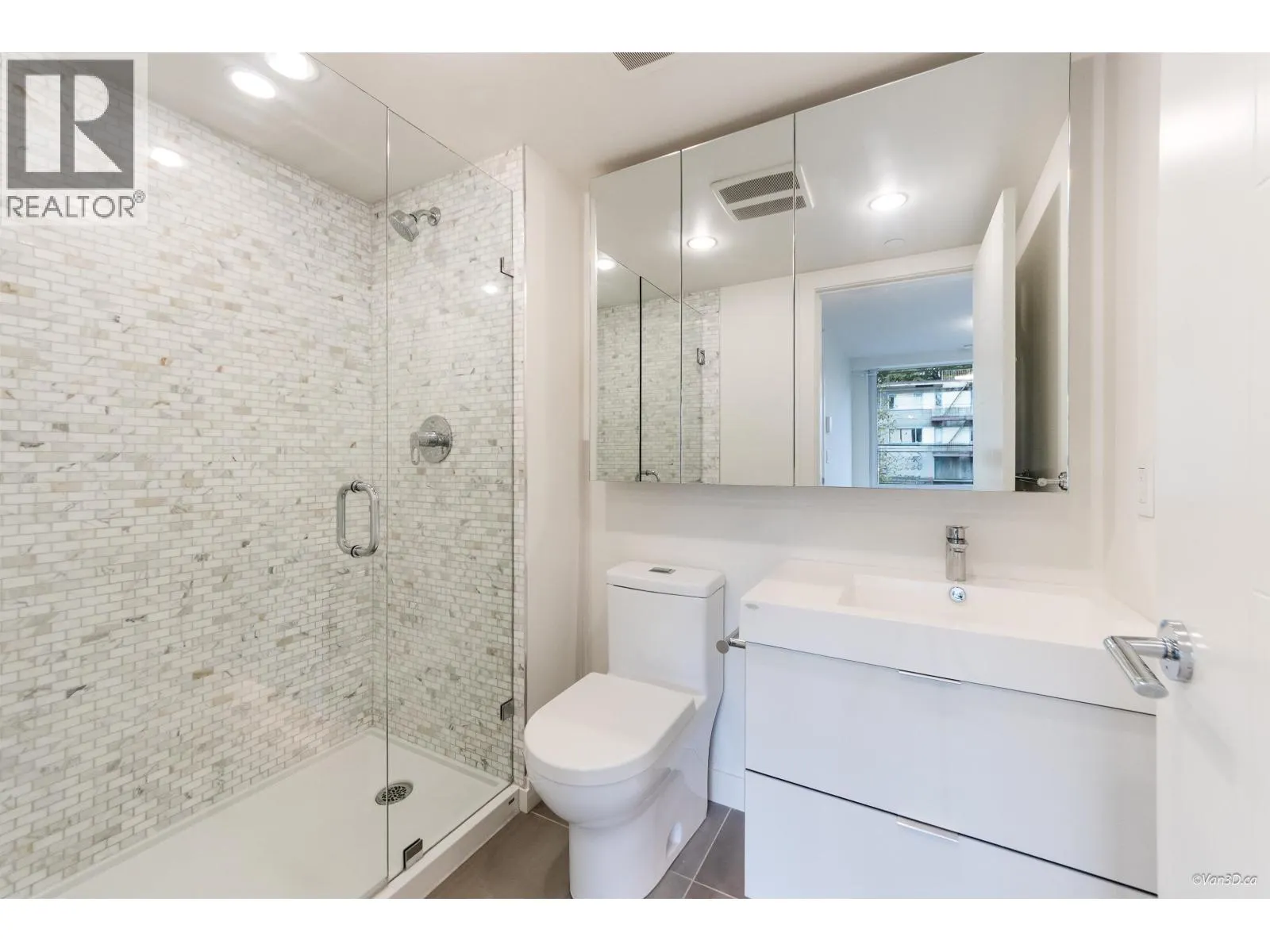 3xx 238 W BROADWAY