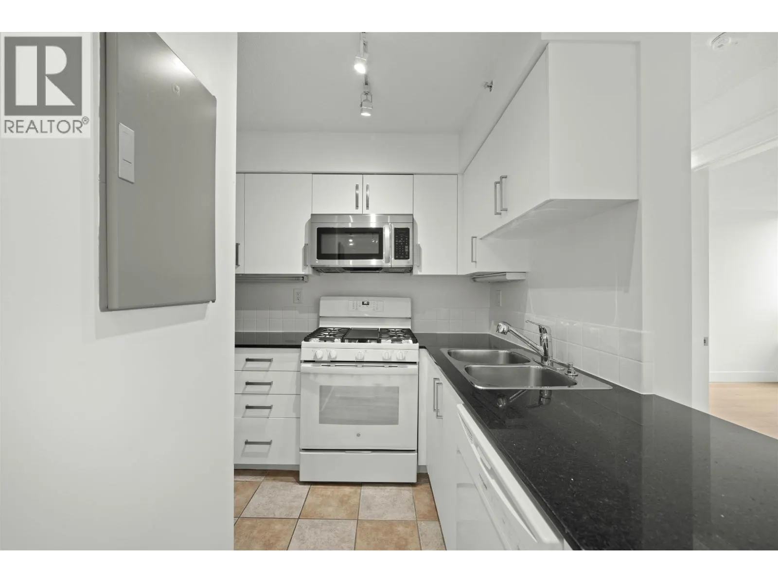 2501 63 KEEFER PLACE
