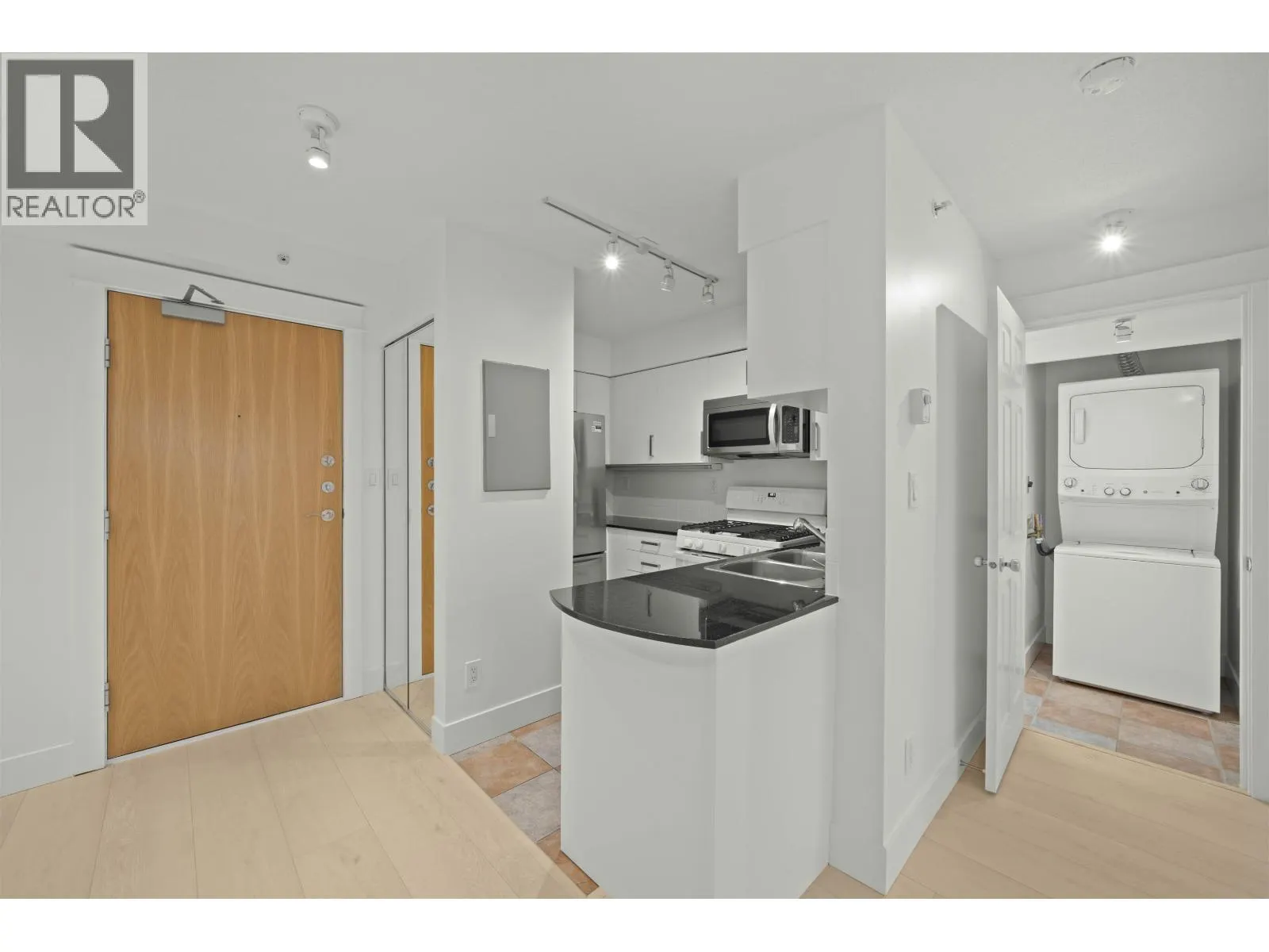 2501 63 KEEFER PLACE
