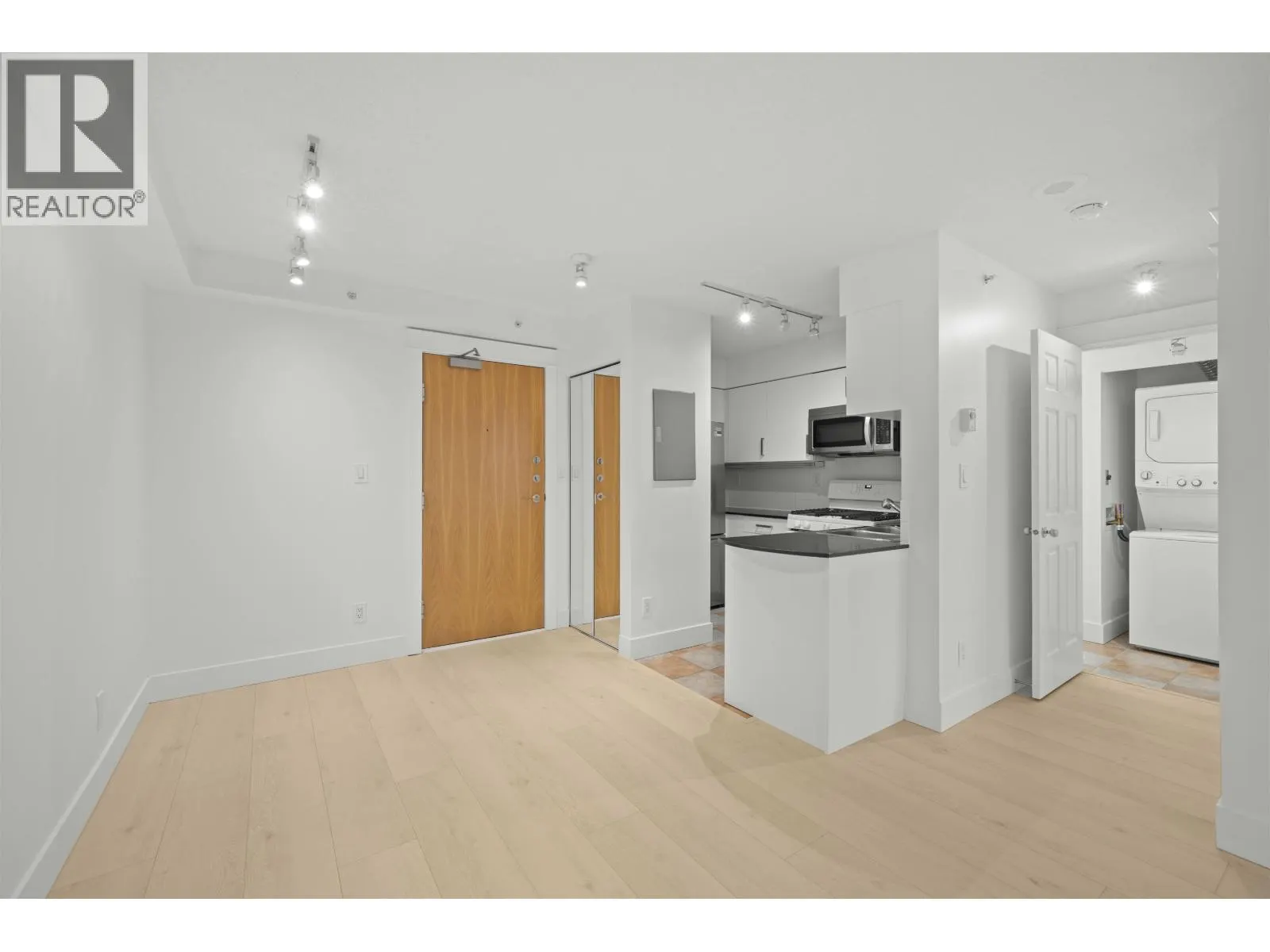 2501 63 KEEFER PLACE