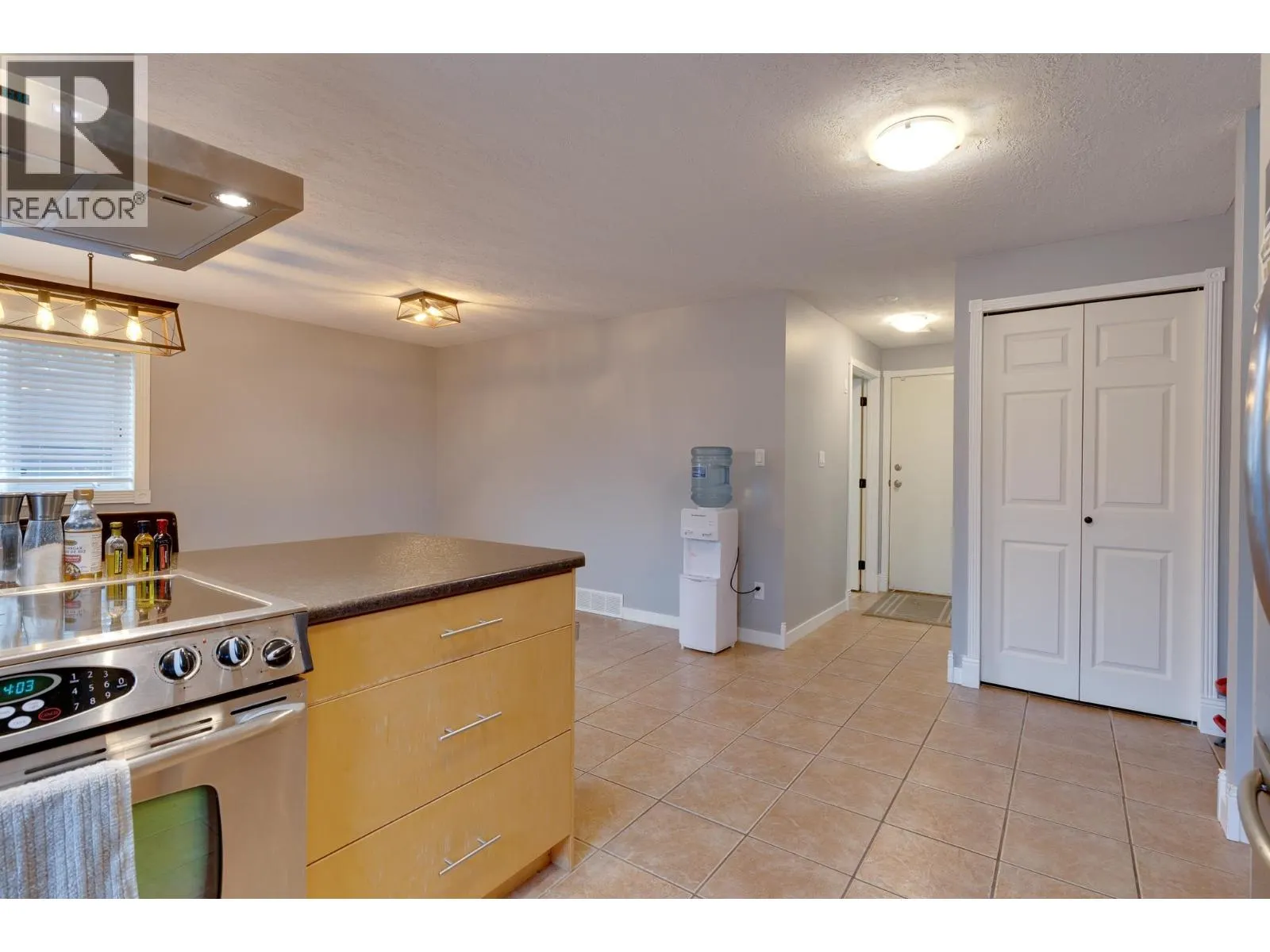 2901 CHRISTOPHER CRESCENT