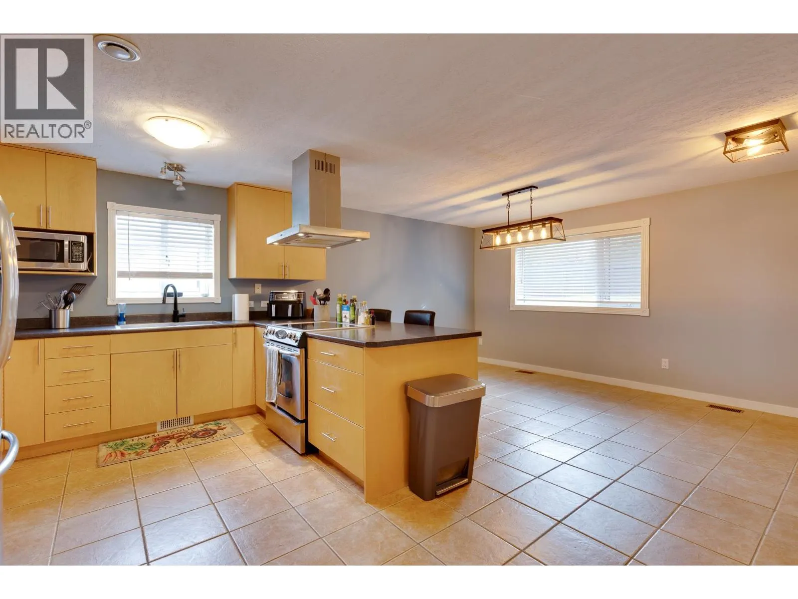 2901 CHRISTOPHER CRESCENT